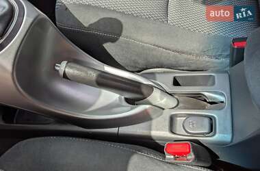 Хэтчбек Toyota Auris 2011 в 