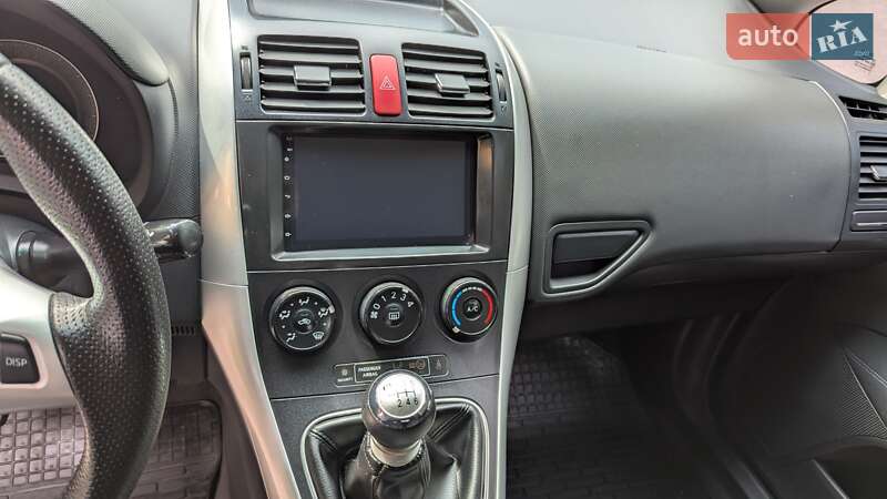 Хэтчбек Toyota Auris 2011 в Ровно