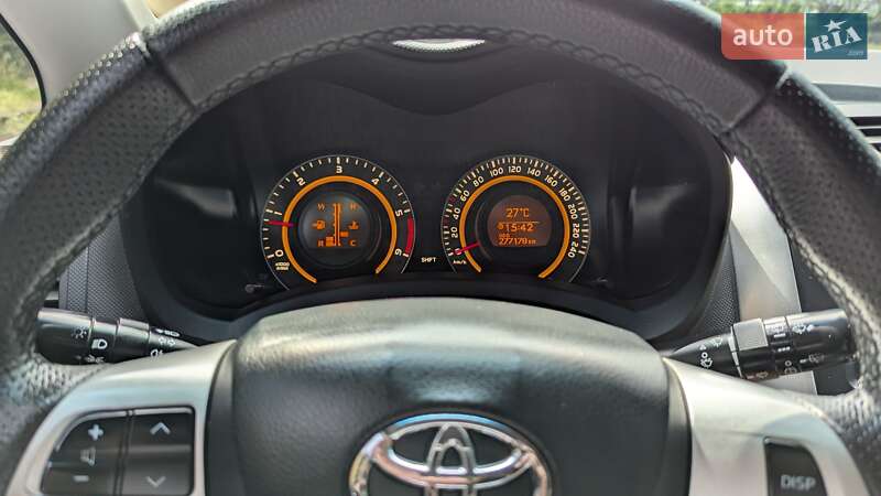 Хэтчбек Toyota Auris 2011 в Ровно