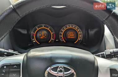 Хэтчбек Toyota Auris 2011 в 