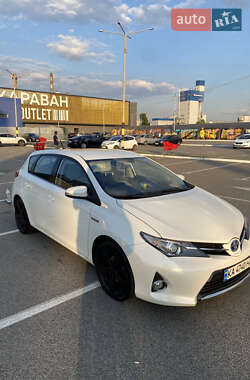 Хэтчбек Toyota Auris 2013 в 