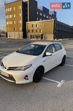 Хэтчбек Toyota Auris 2013 в 