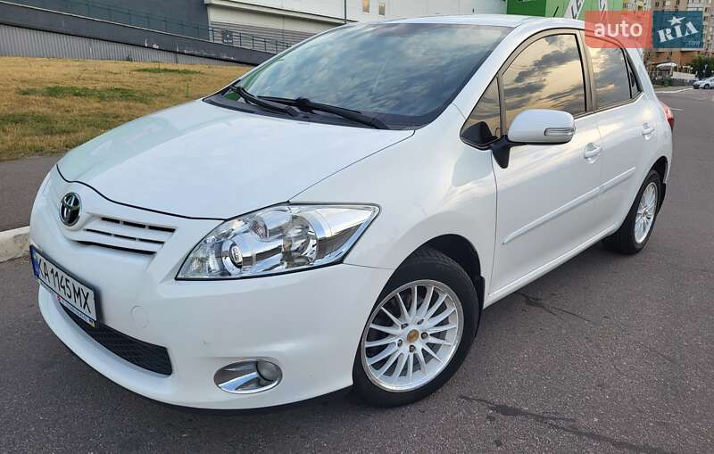 Хэтчбек Toyota Auris 2011 в Киеве