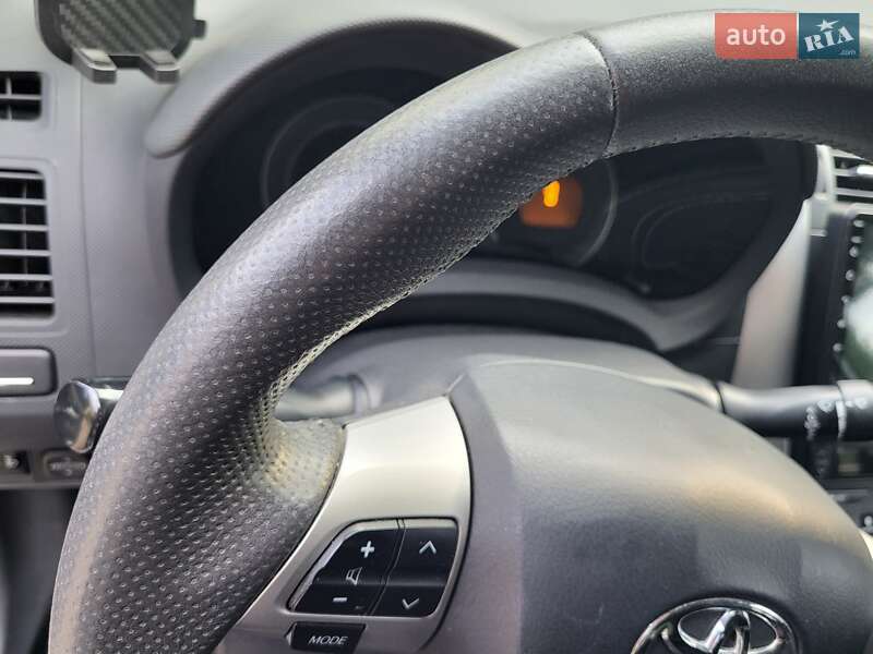 Хэтчбек Toyota Auris 2011 в Киеве