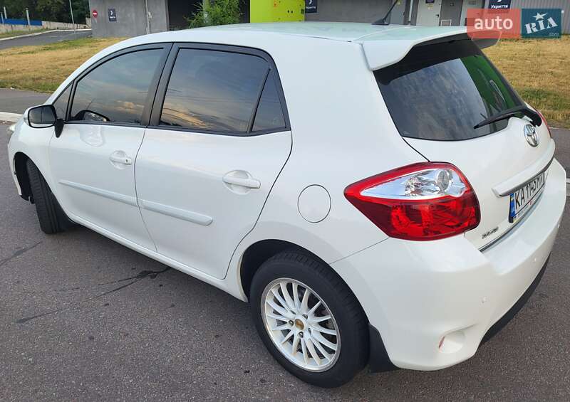 Хэтчбек Toyota Auris 2011 в Киеве