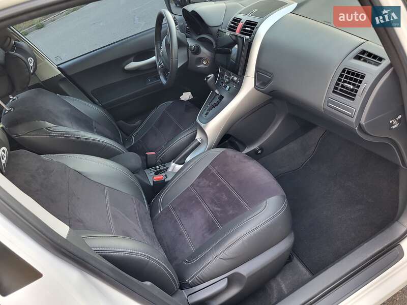Хэтчбек Toyota Auris 2011 в Киеве