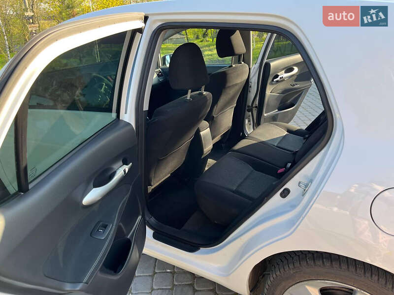 Хэтчбек Toyota Auris 2011 в Днепре