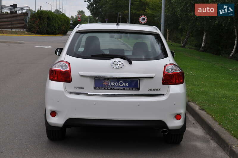 Хэтчбек Toyota Auris 2011 в Киеве