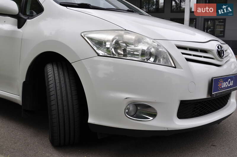 Хэтчбек Toyota Auris 2011 в Киеве