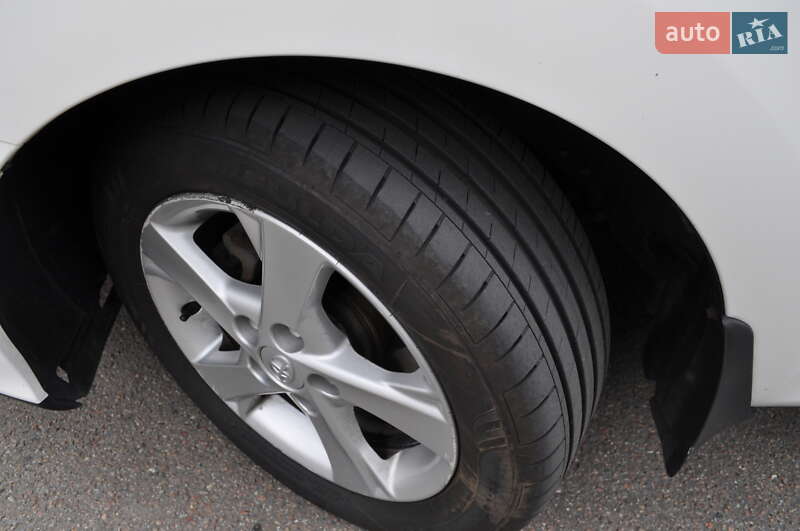 Хэтчбек Toyota Auris 2011 в Киеве