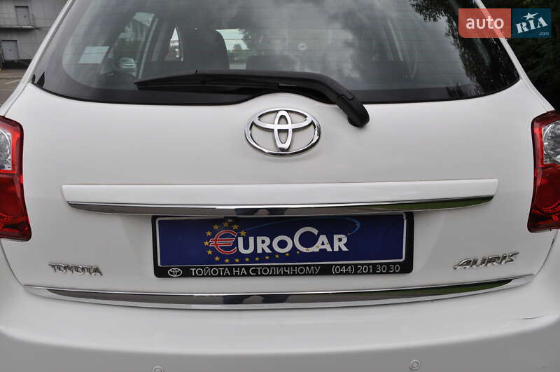 Хэтчбек Toyota Auris 2011 в Киеве