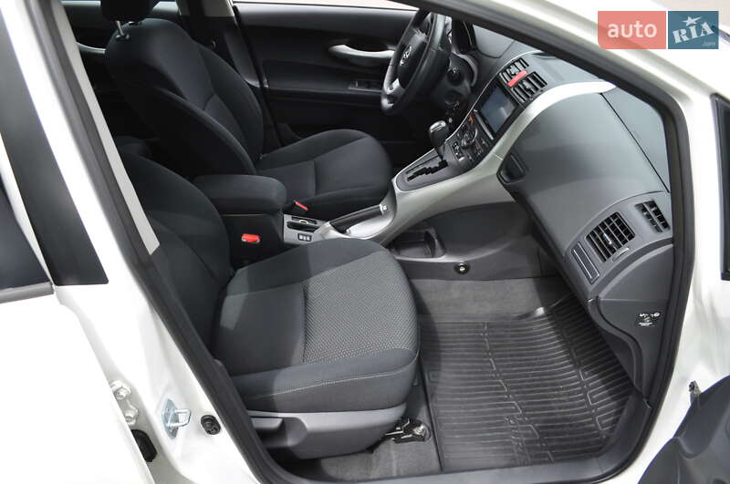 Хэтчбек Toyota Auris 2011 в Киеве