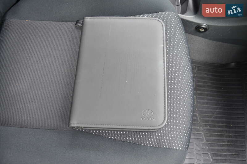 Хэтчбек Toyota Auris 2011 в Киеве