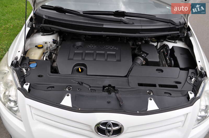 Хэтчбек Toyota Auris 2011 в Киеве