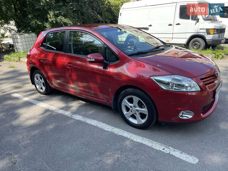Хетчбек Toyota Auris 2011 в Львові