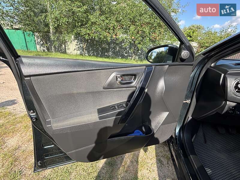 Универсал Toyota Auris 2015 в Ахтырке