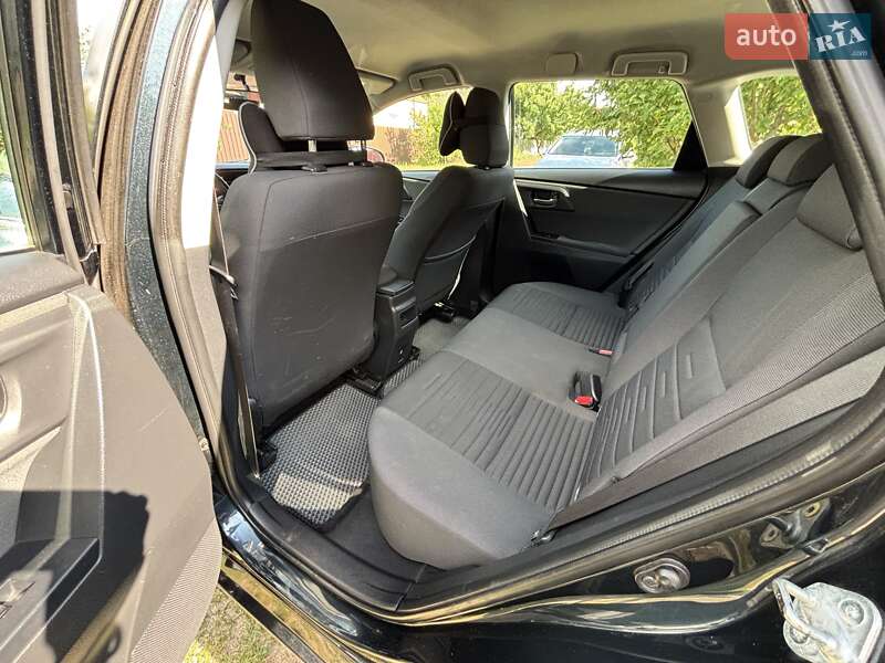 Универсал Toyota Auris 2015 в Ахтырке