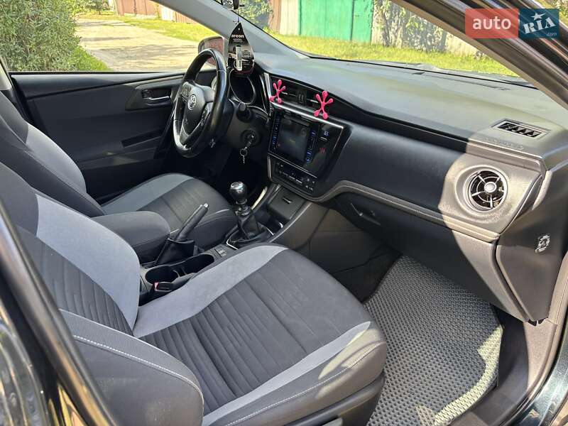 Универсал Toyota Auris 2015 в Ахтырке