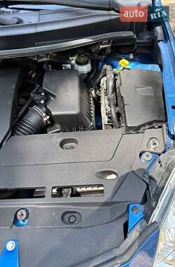 Хетчбек Toyota Auris 2010 в 