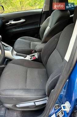 Хетчбек Toyota Auris 2010 в 