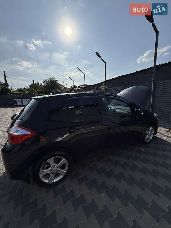 Хэтчбек Toyota Auris 2011 в Харькове