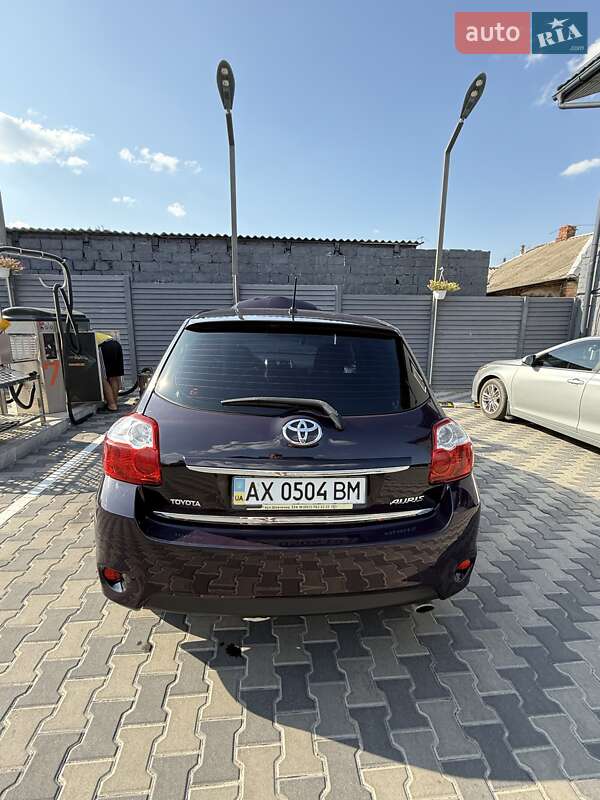 Хэтчбек Toyota Auris 2011 в Харькове
