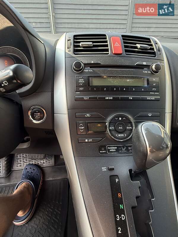 Хэтчбек Toyota Auris 2011 в Харькове