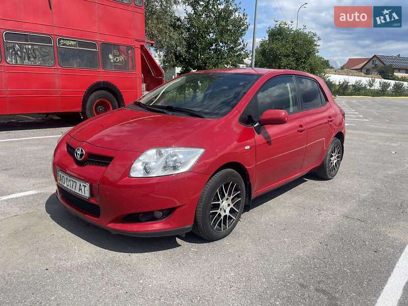 Хэтчбек Toyota Auris 2008 в 