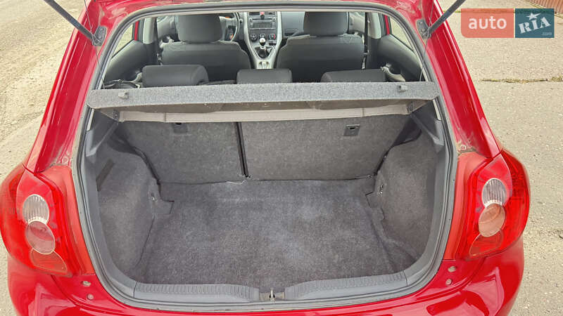 Хэтчбек Toyota Auris 2009 в Новоселице