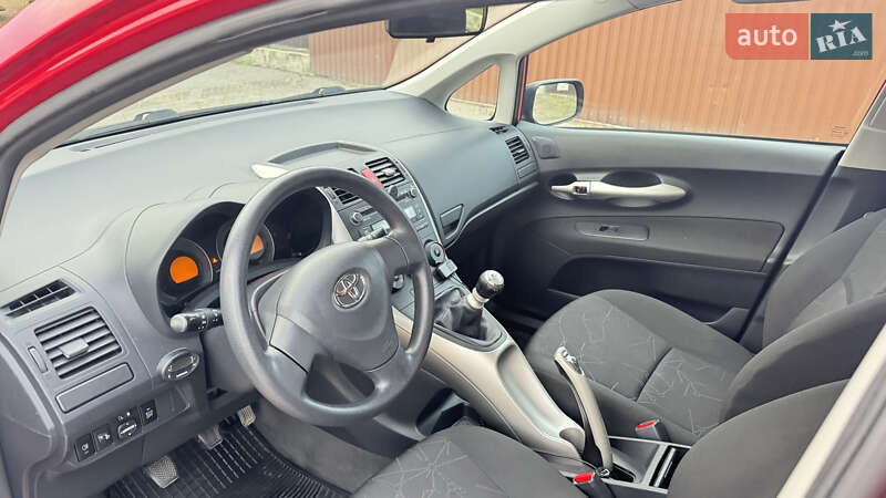 Хэтчбек Toyota Auris 2009 в Новоселице