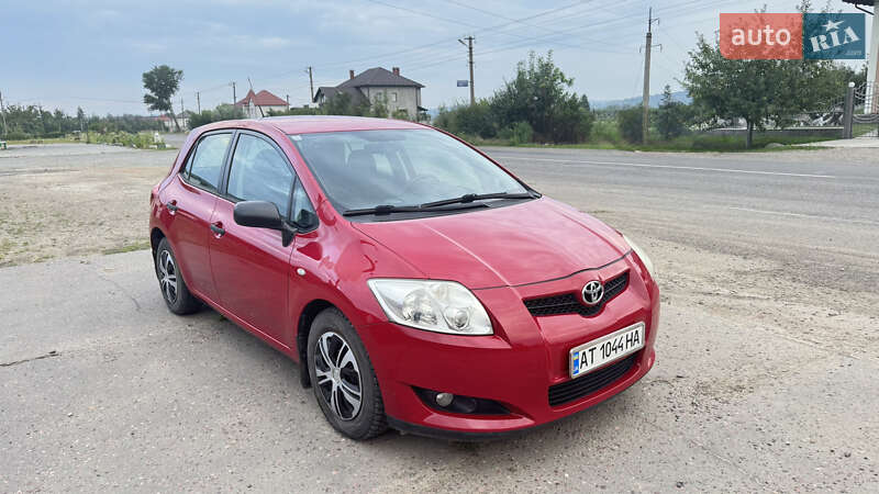 Хэтчбек Toyota Auris 2009 в Новоселице