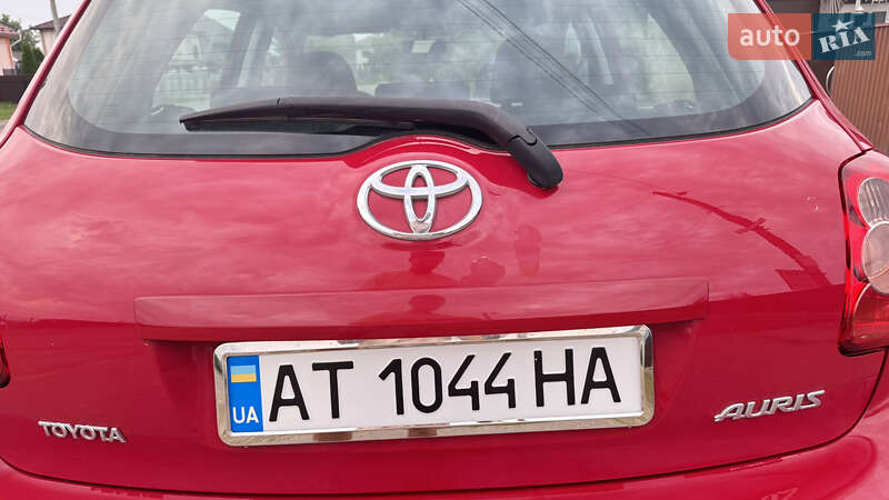 Хэтчбек Toyota Auris 2009 в Новоселице