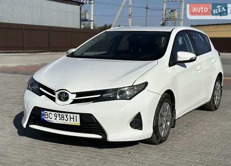 Хэтчбек Toyota Auris 2014 в Львове