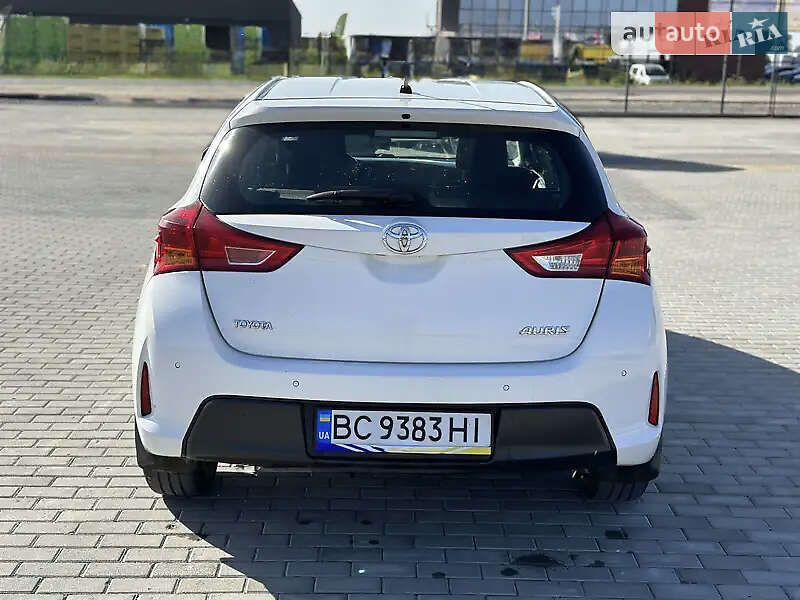 Хэтчбек Toyota Auris 2014 в Львове