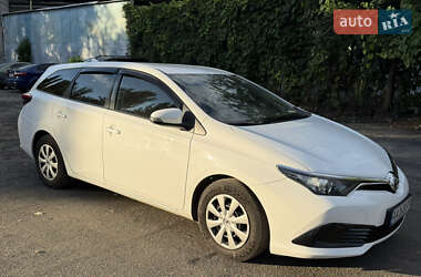 Универсал Toyota Auris 2015 в Киеве