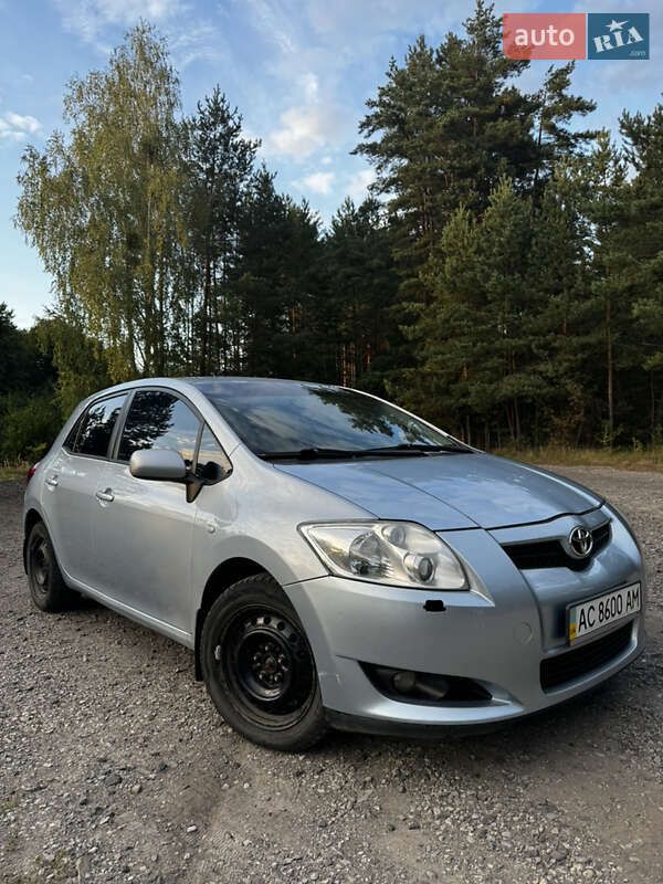 Хэтчбек Toyota Auris 2007 в 