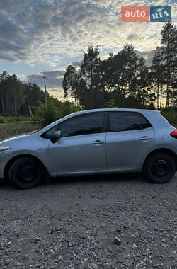 Хэтчбек Toyota Auris 2007 в 