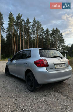 Хэтчбек Toyota Auris 2007 в 