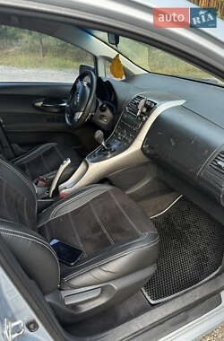 Хэтчбек Toyota Auris 2007 в 