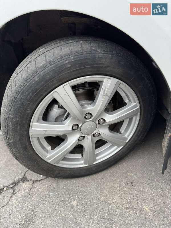 Хэтчбек Toyota Auris 2013 в Хмельницком фото 10 Хэтчбек Toyota Auris 2013 в Хмельницком