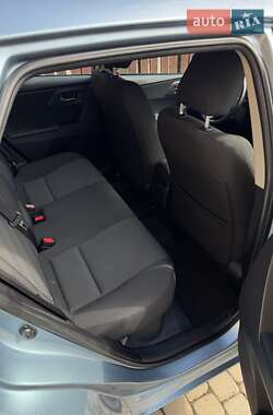 Хэтчбек Toyota Auris 2013 в 