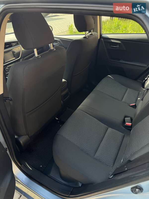 Хэтчбек Toyota Auris 2013 в Хмельницком