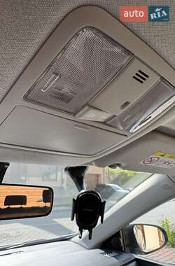 Хэтчбек Toyota Auris 2013 в 