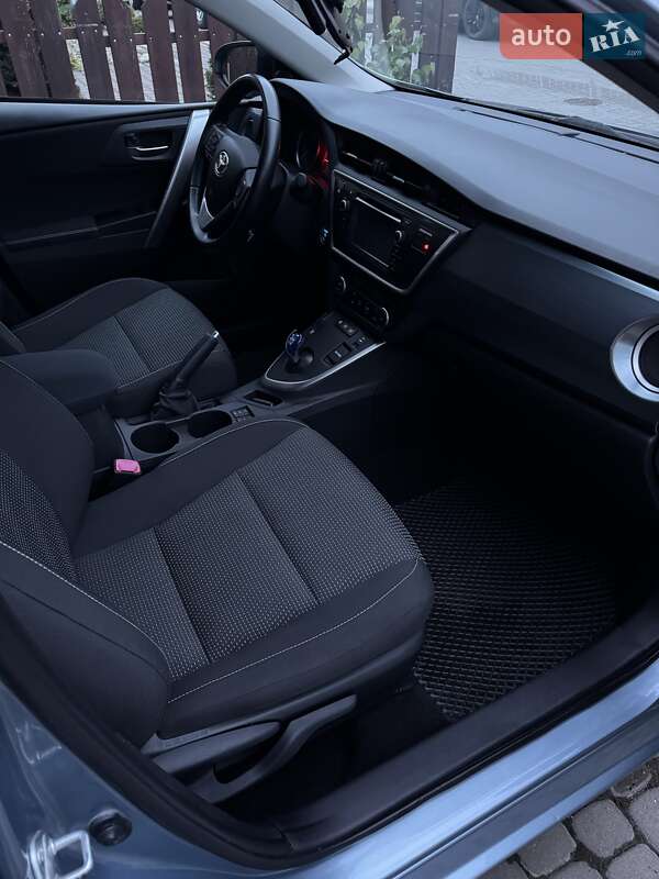 Хэтчбек Toyota Auris 2013 в Хмельницком