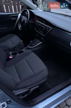 Хэтчбек Toyota Auris 2013 в 