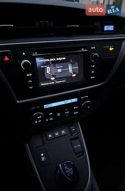 Хэтчбек Toyota Auris 2013 в 