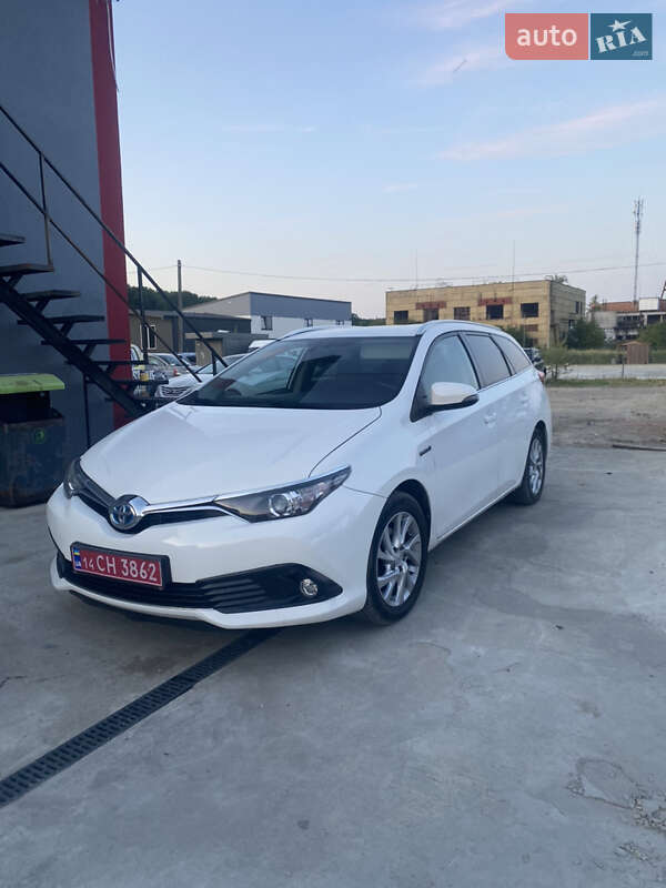 Универсал Toyota Auris 2016 в Калуше