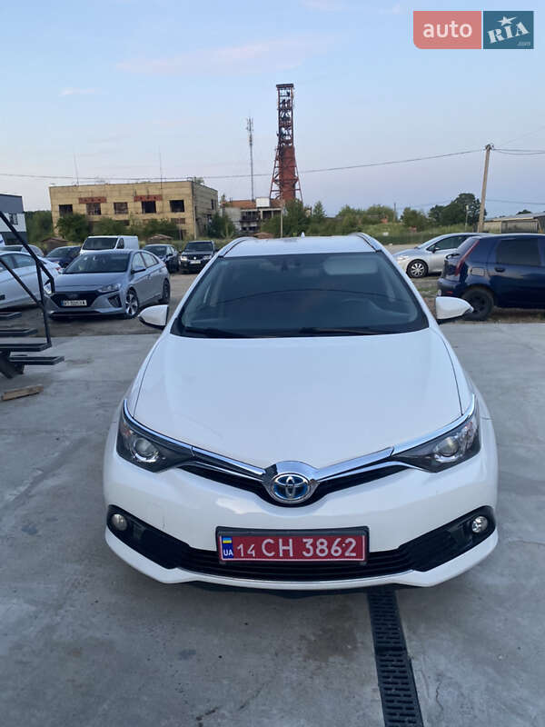 Универсал Toyota Auris 2016 в Калуше