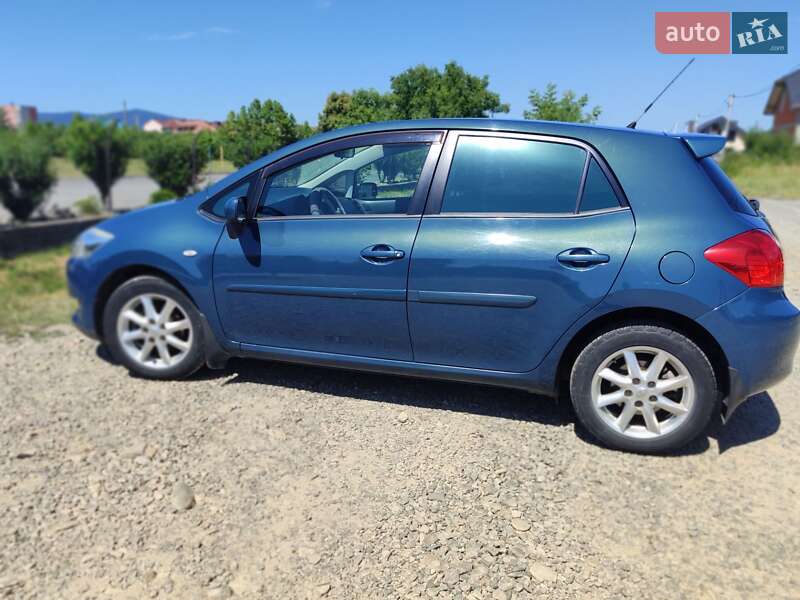 Хэтчбек Toyota Auris 2008 в Мукачево