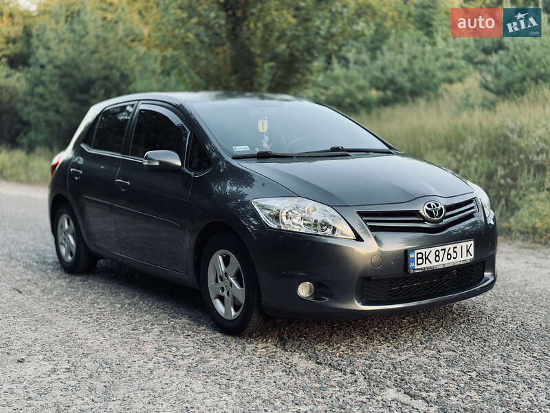 Хетчбек Toyota Auris 2012 в Черкасах